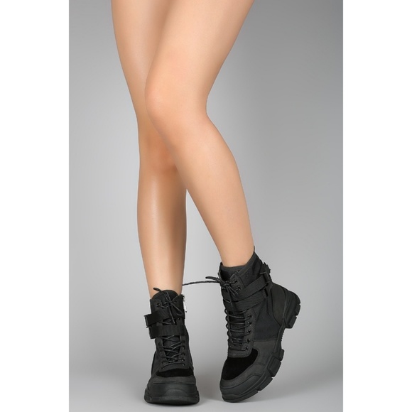 Last size 7 đź–¤Buckled Lace-Up Lug Flatform Boot - Picture 3 of 7